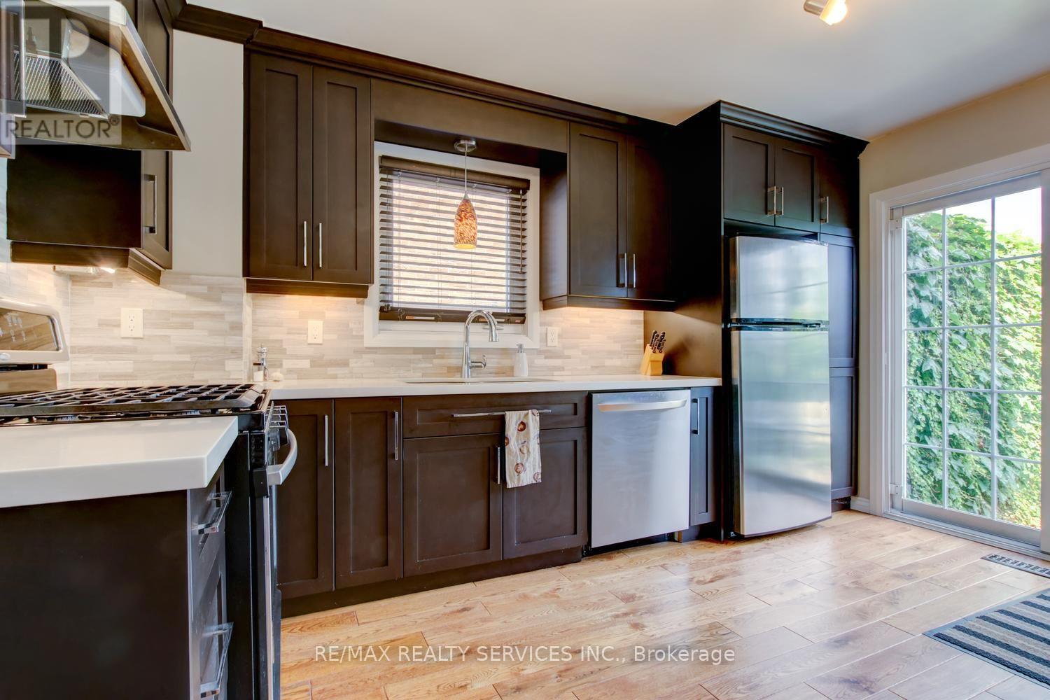 16 Cavalier Court, Brampton, Ontario  L6V 3K6 - Photo 13 - W13673674