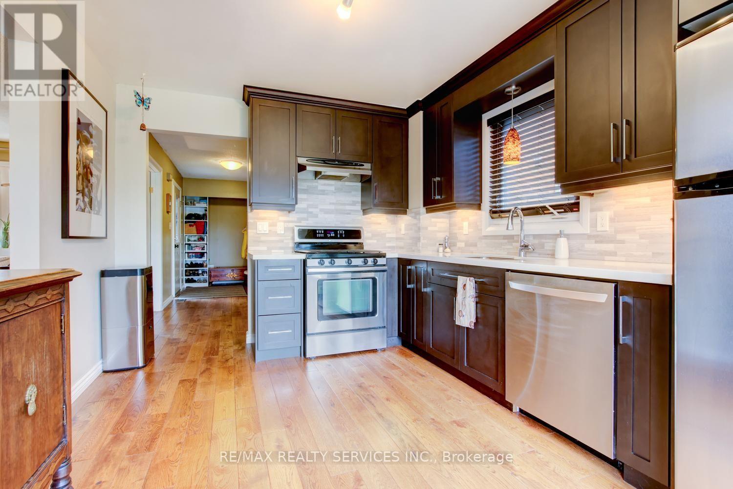 16 Cavalier Court, Brampton, Ontario  L6V 3K6 - Photo 16 - W13673674