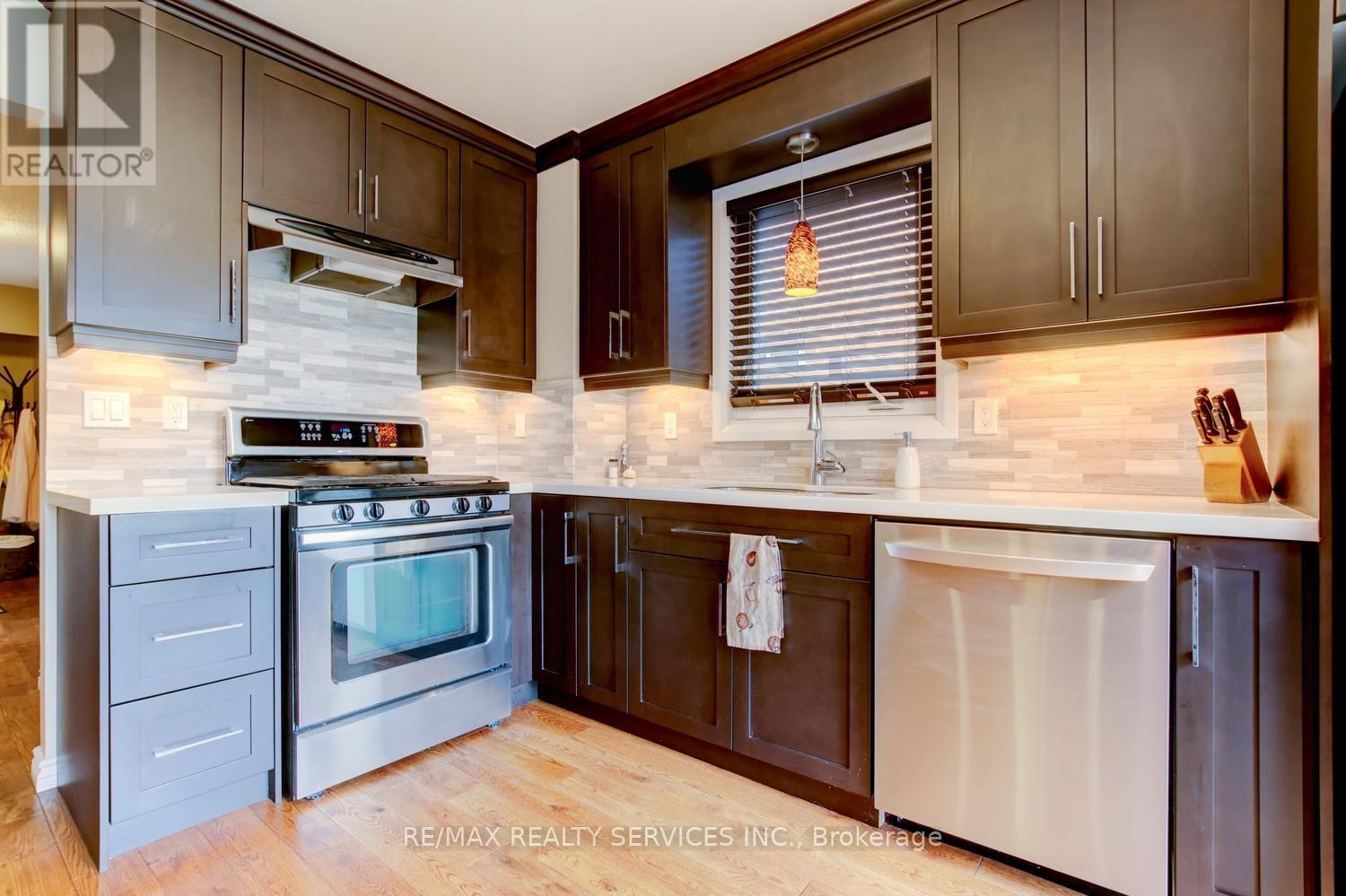 16 Cavalier Court, Brampton, Ontario  L6V 3K6 - Photo 17 - W13673674