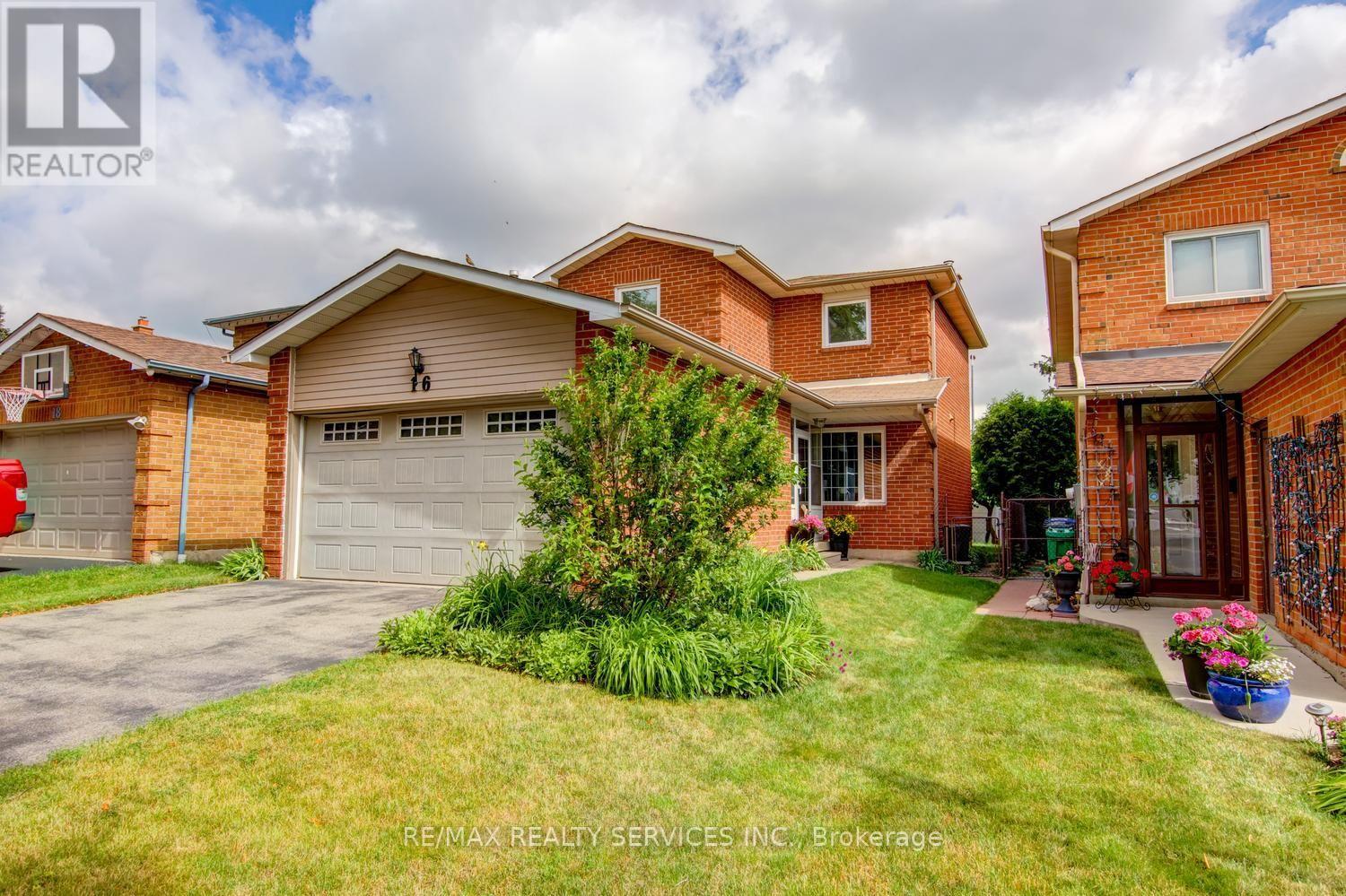 16 Cavalier Court, Brampton, Ontario  L6V 3K6 - Photo 2 - W13673674