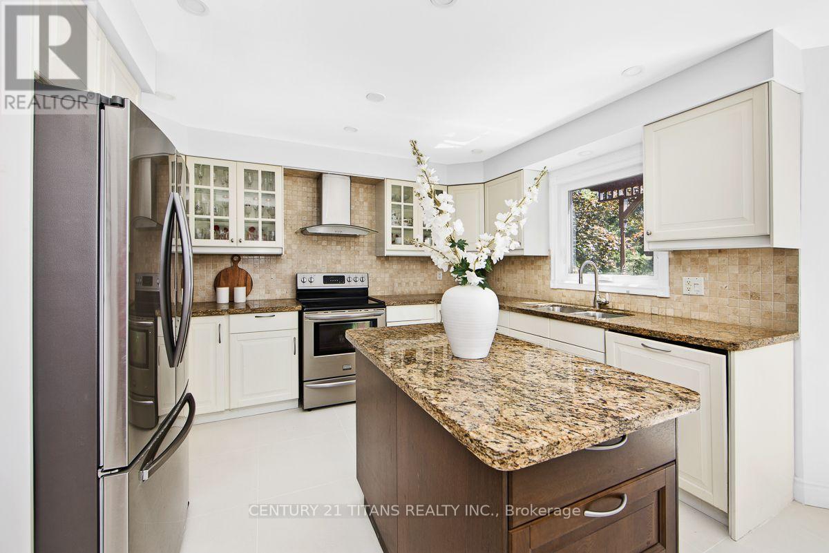 1692 Baymill Court, Mississauga, Ontario  L5M 4M5 - Photo 17 - W13673726
