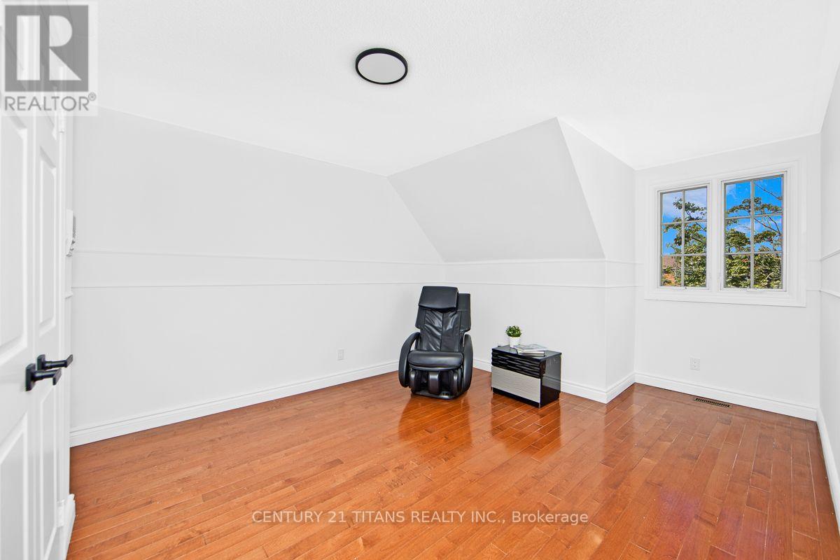 1692 Baymill Court, Mississauga, Ontario  L5M 4M5 - Photo 28 - W13673726