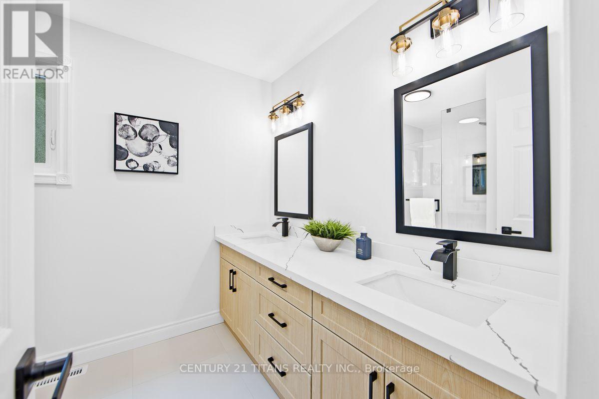 1692 Baymill Court, Mississauga, Ontario  L5M 4M5 - Photo 29 - W13673726