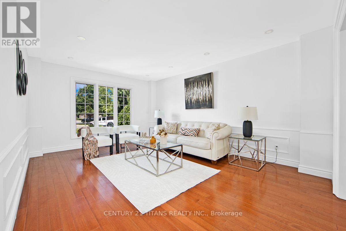 1692 Baymill Court, Mississauga, Ontario  L5M 4M5 - Photo 8 - W13673726