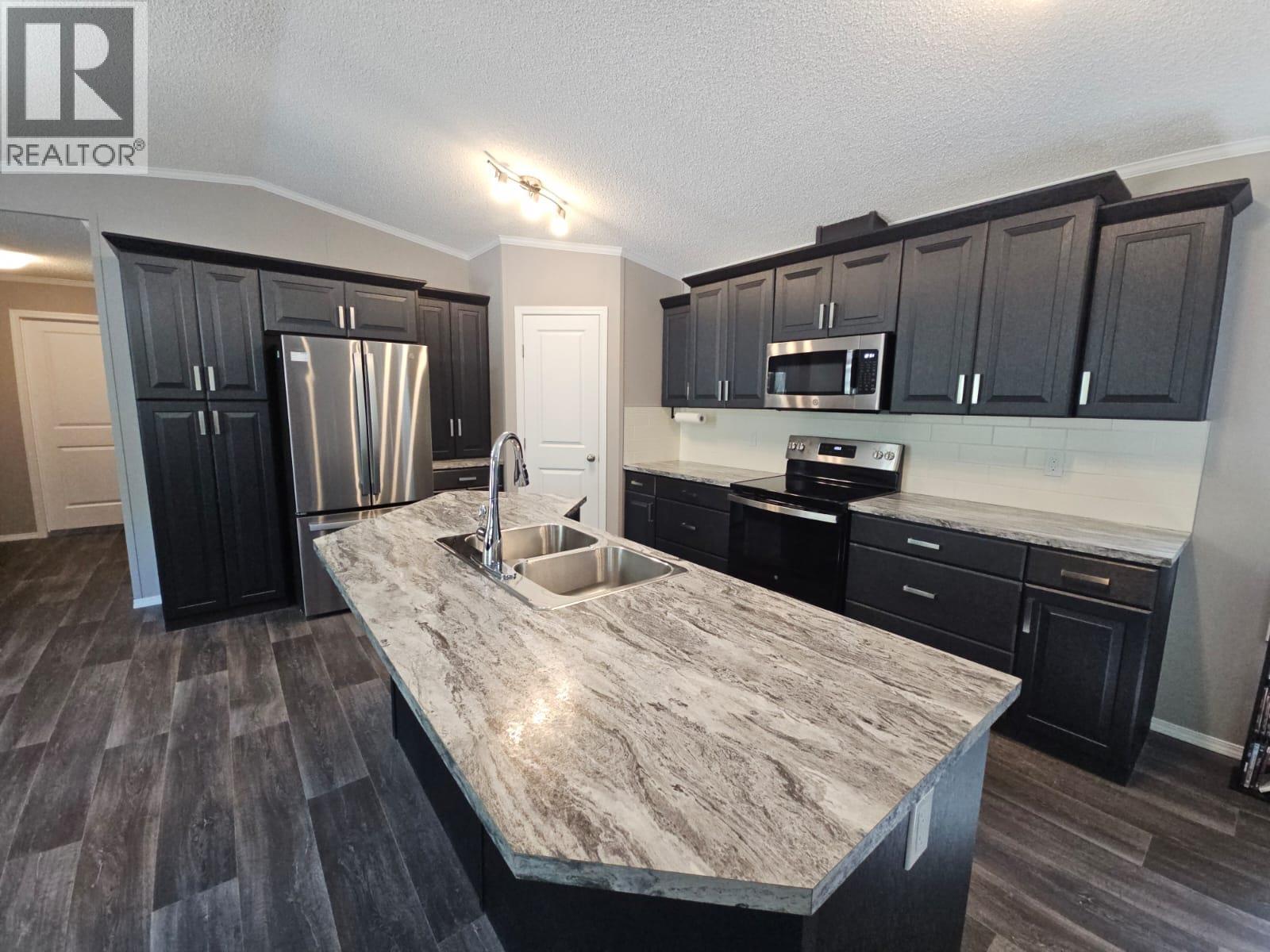 3593 West Hayward Road, Chetwynd, British Columbia  V0C 1J0 - Photo 11 - 10360538