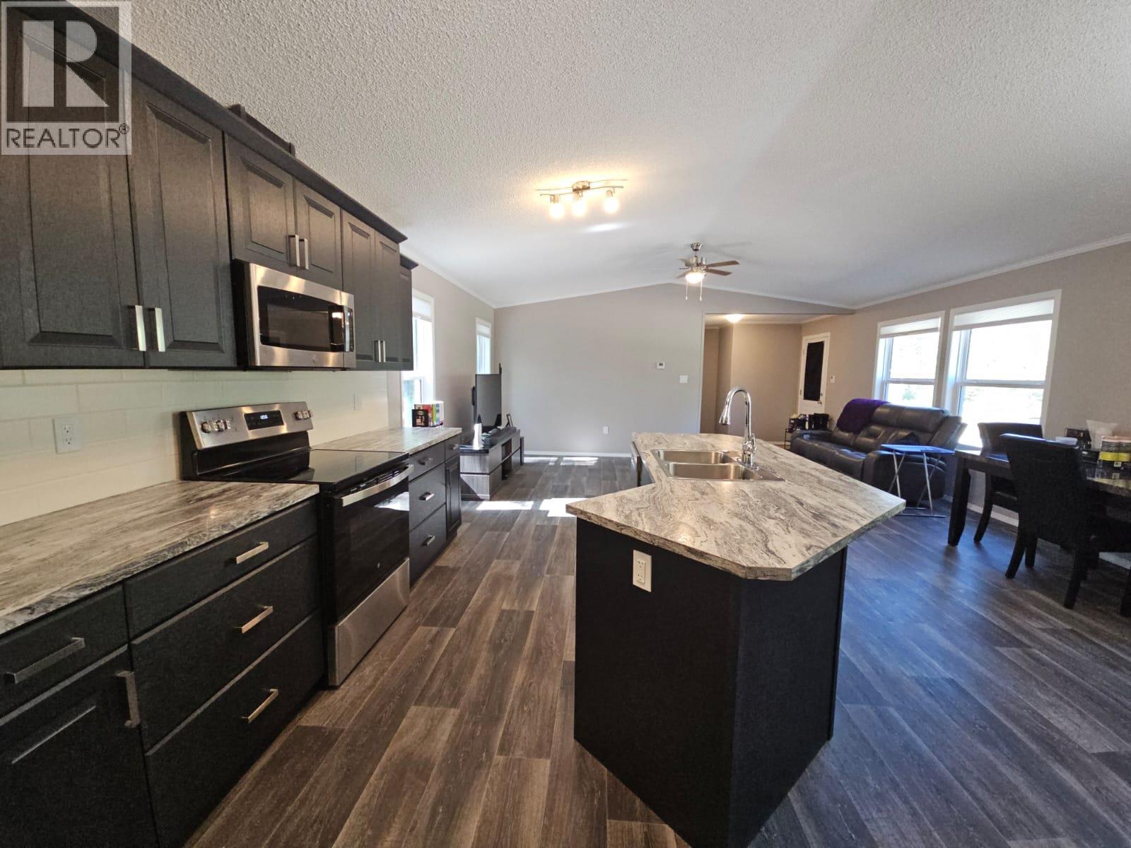 3593 West Hayward Road, Chetwynd, British Columbia  V0C 1J0 - Photo 12 - 10360538