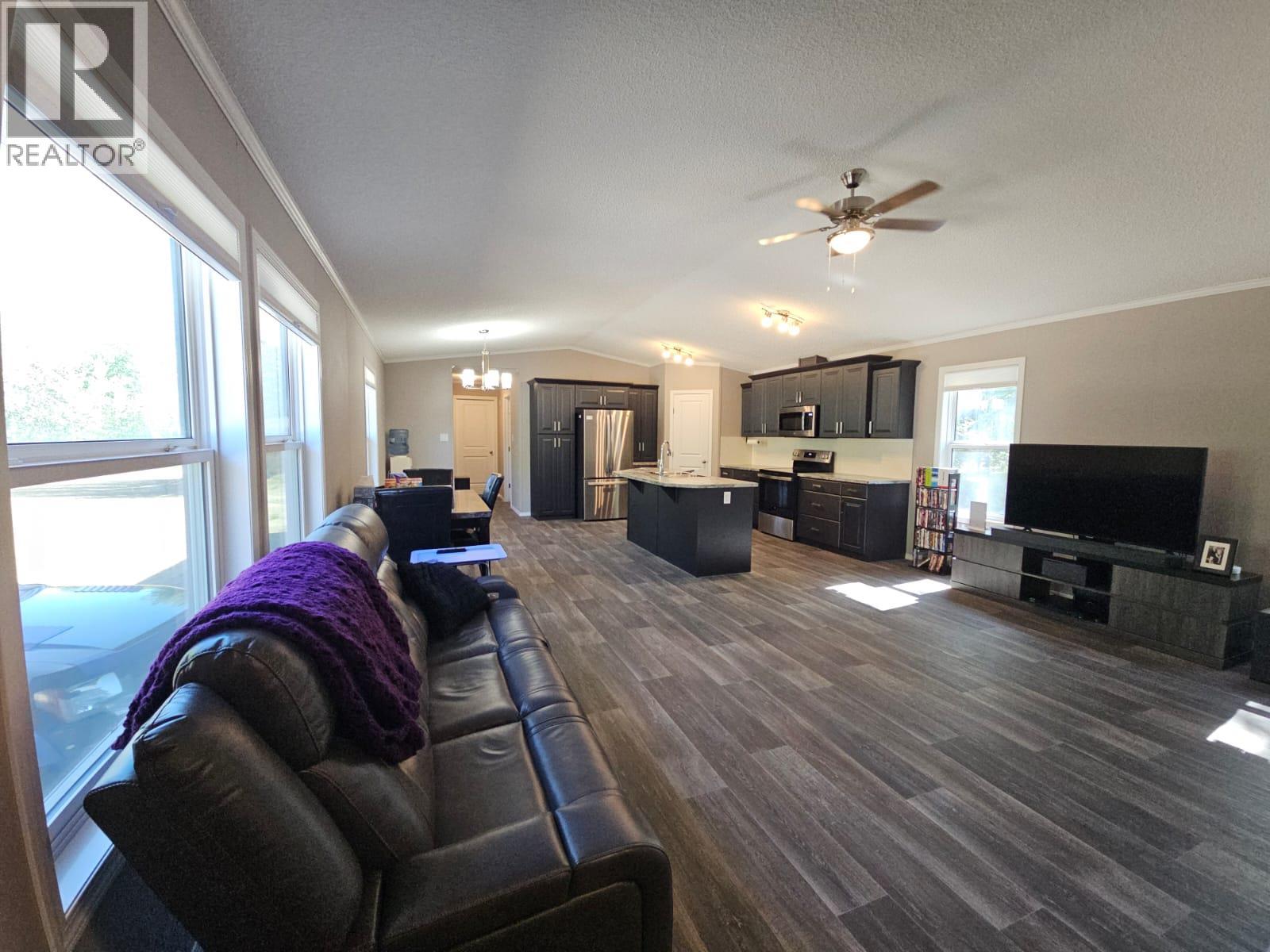 3593 West Hayward Road, Chetwynd, British Columbia  V0C 1J0 - Photo 5 - 10360538