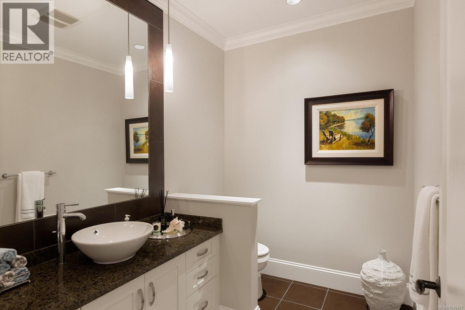 2226 Arbutus Rd, Saanich, British Columbia  V8N 1V3 - Photo 37 - 1043401