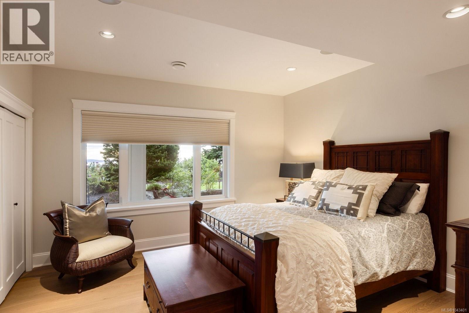 2226 Arbutus Rd, Saanich, British Columbia  V8N 1V3 - Photo 50 - 1043401