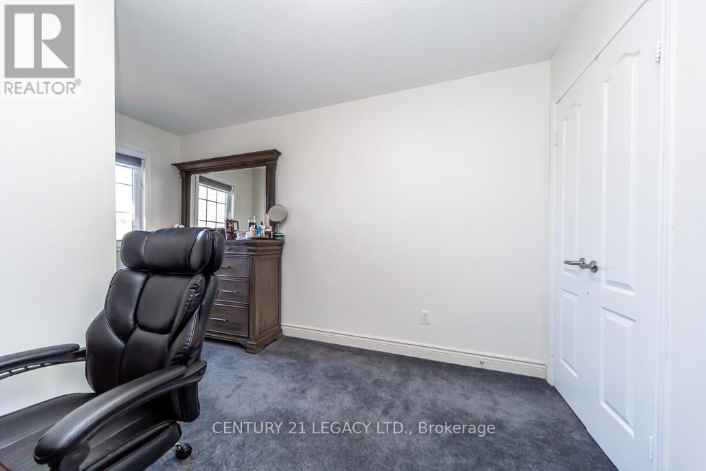 44 Tincomb Crescent, Whitby, Ontario  L1R 2Y6 - Photo 28 - E13660068