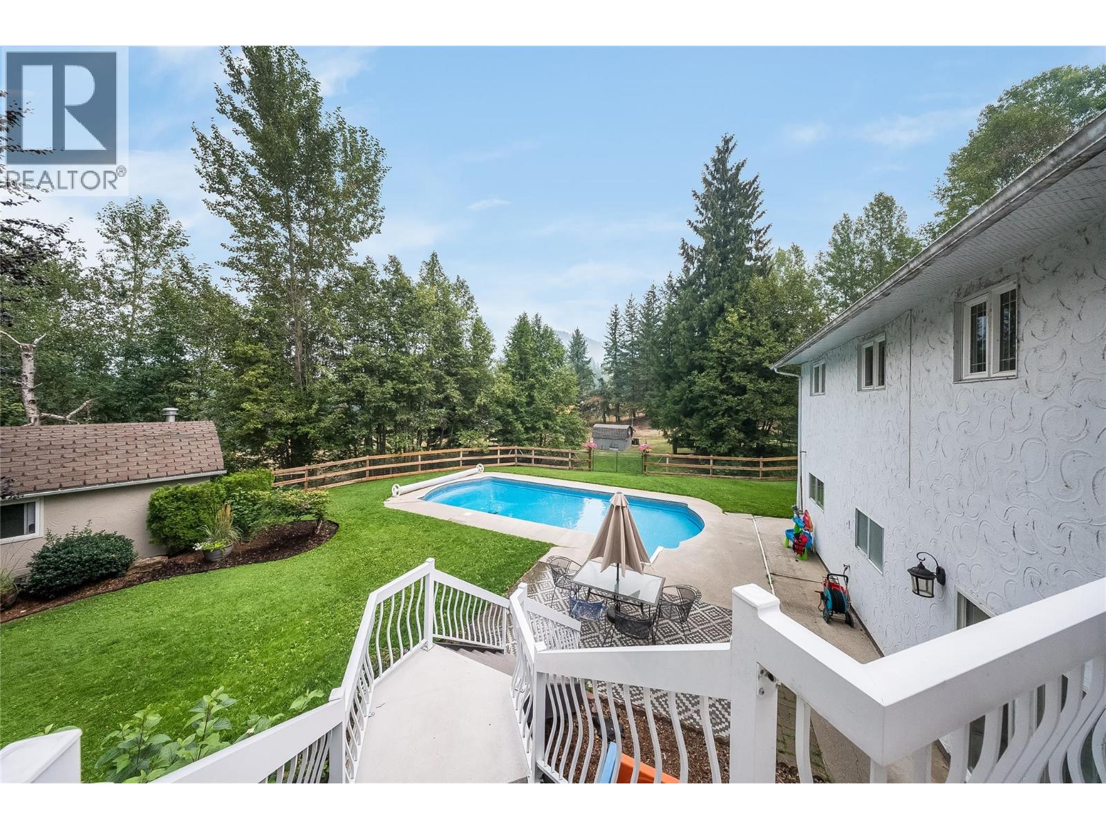 314 Webster Road, Fruitvale, British Columbia  V0G 1L1 - Photo 4 - 10397555