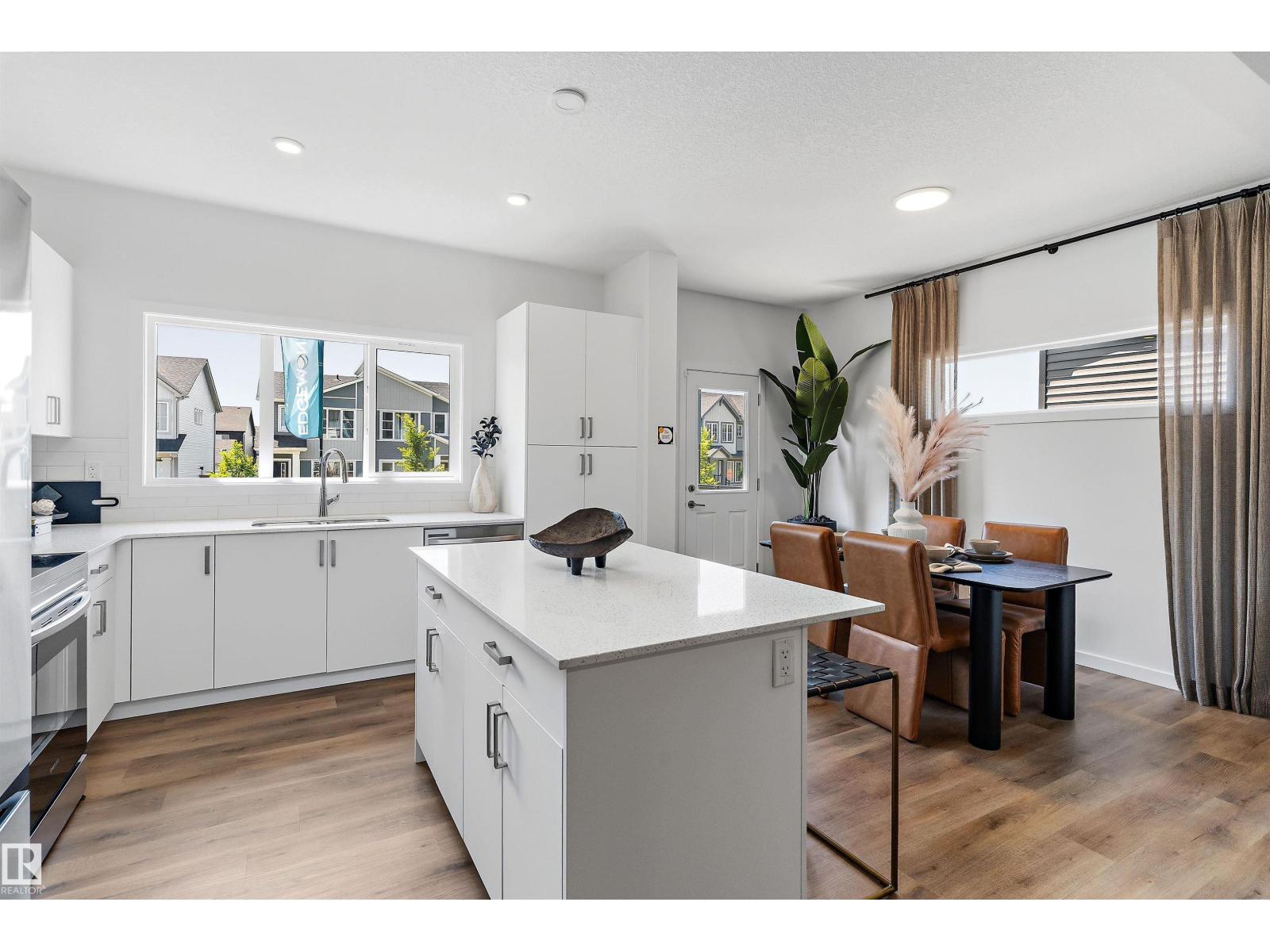 8907 Elves Lo Nw, Edmonton, Alberta  T6M 3G2 - Photo 13 - E4497156
