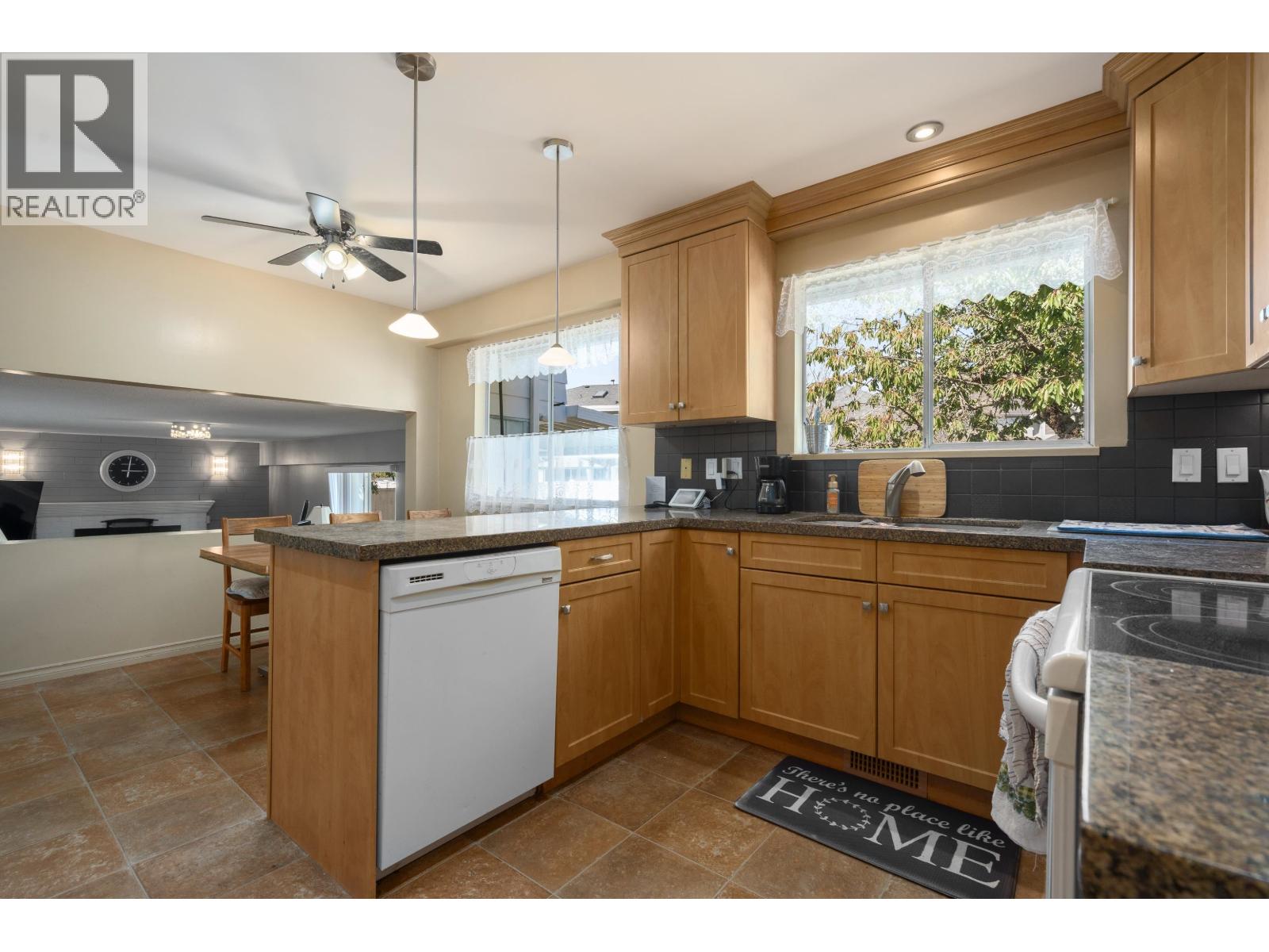 8611 Rideau Drive, Richmond, British Columbia V7A 4M6 - Photo 4 - R3155493