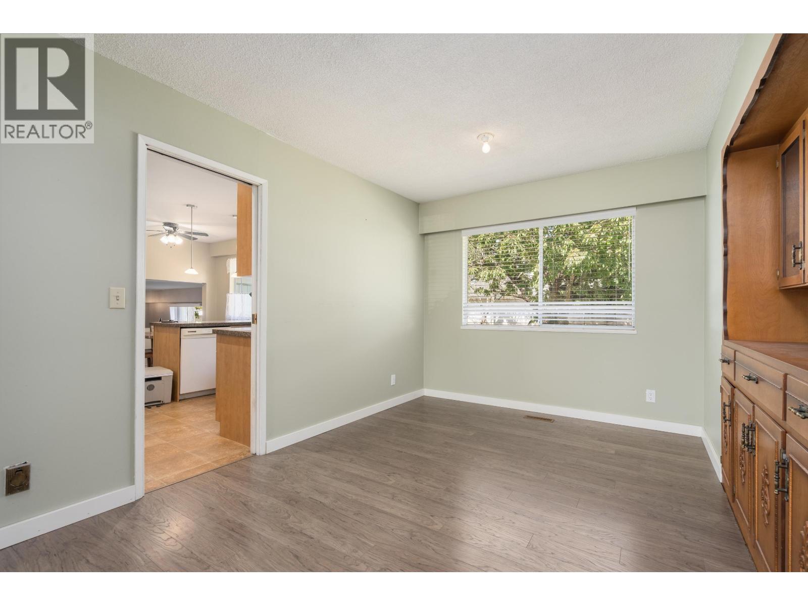 8611 Rideau Drive, Richmond, British Columbia V7A 4M6 - Photo 8 - R3155493