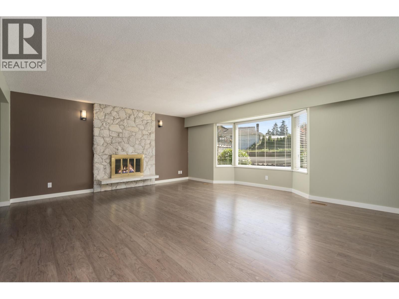 8611 Rideau Drive, Richmond, British Columbia V7A 4M6 - Photo 6 - R3155493
