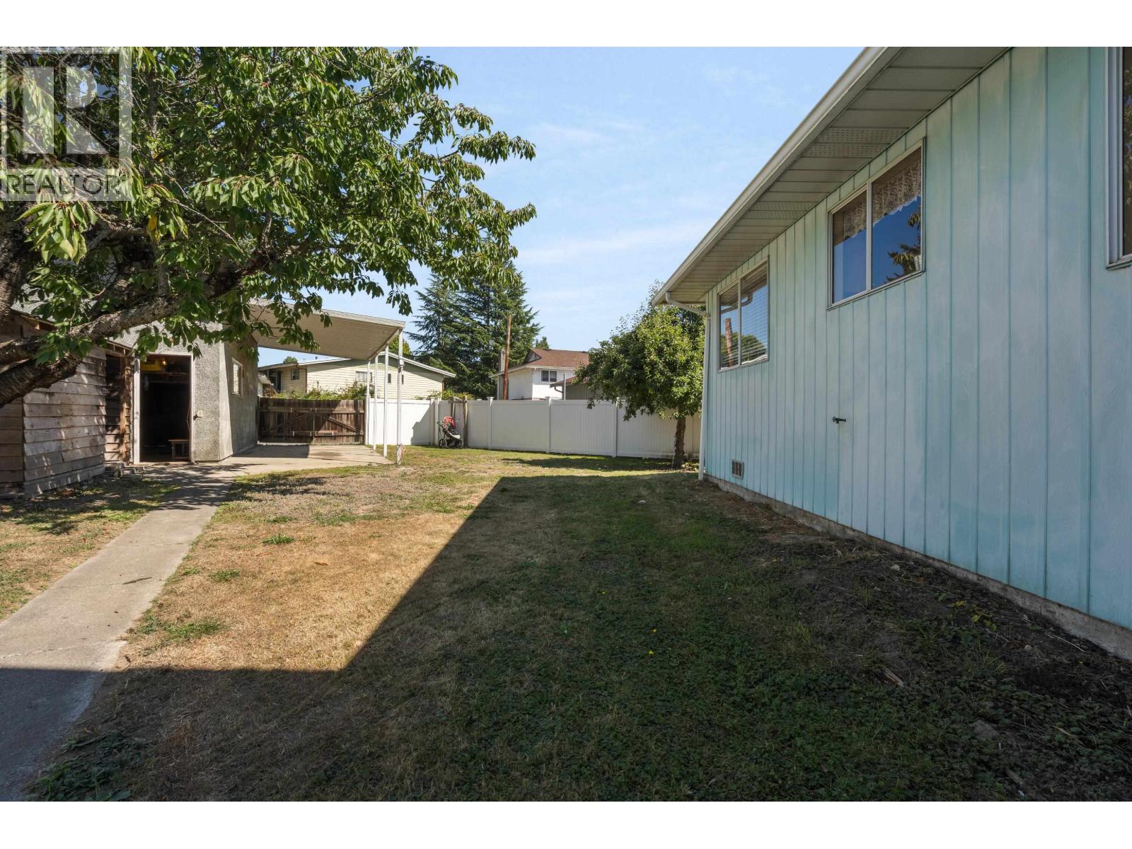 8611 Rideau Drive, Richmond, British Columbia V7A 4M6 - Photo 11 - R3155493