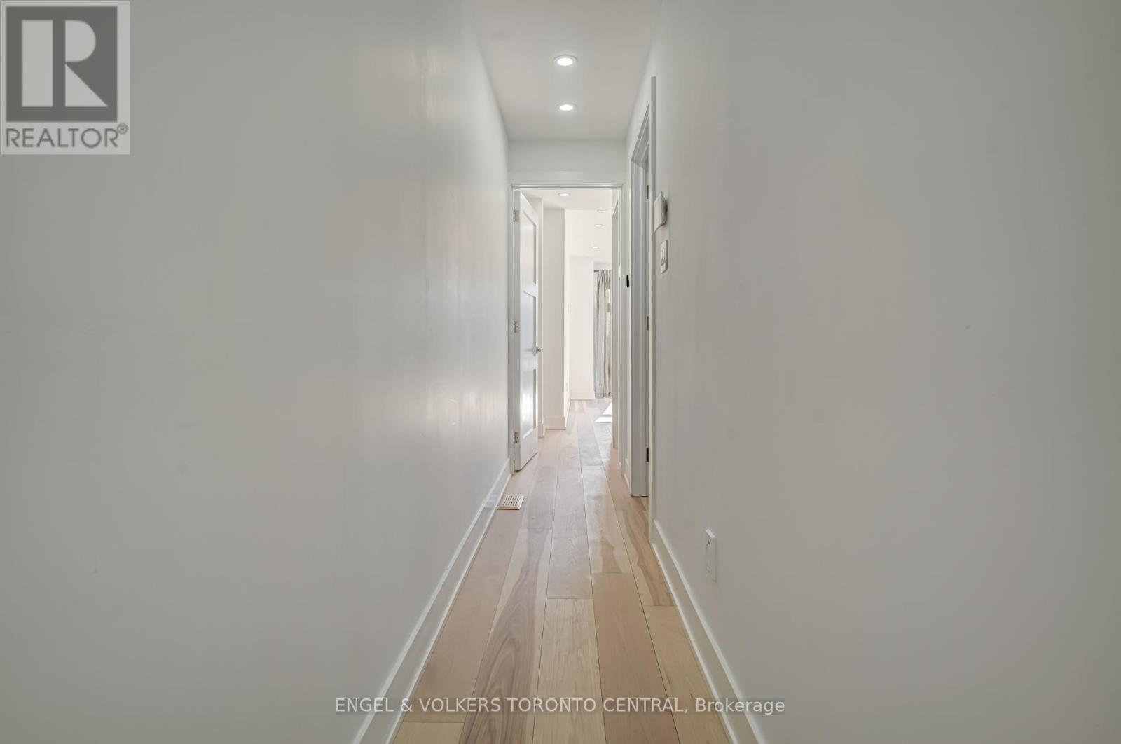 230 Willow Avenue, Toronto, Ontario  M4E 3K7 - Photo 10 - E13673762