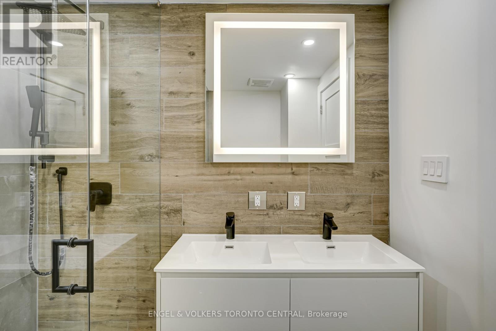 230 Willow Avenue, Toronto, Ontario  M4E 3K7 - Photo 13 - E13673762
