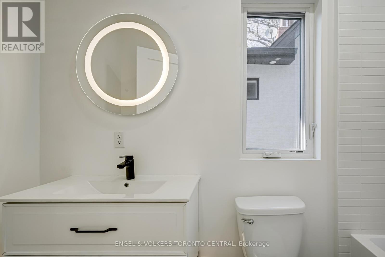 230 Willow Avenue, Toronto, Ontario  M4E 3K7 - Photo 17 - E13673762