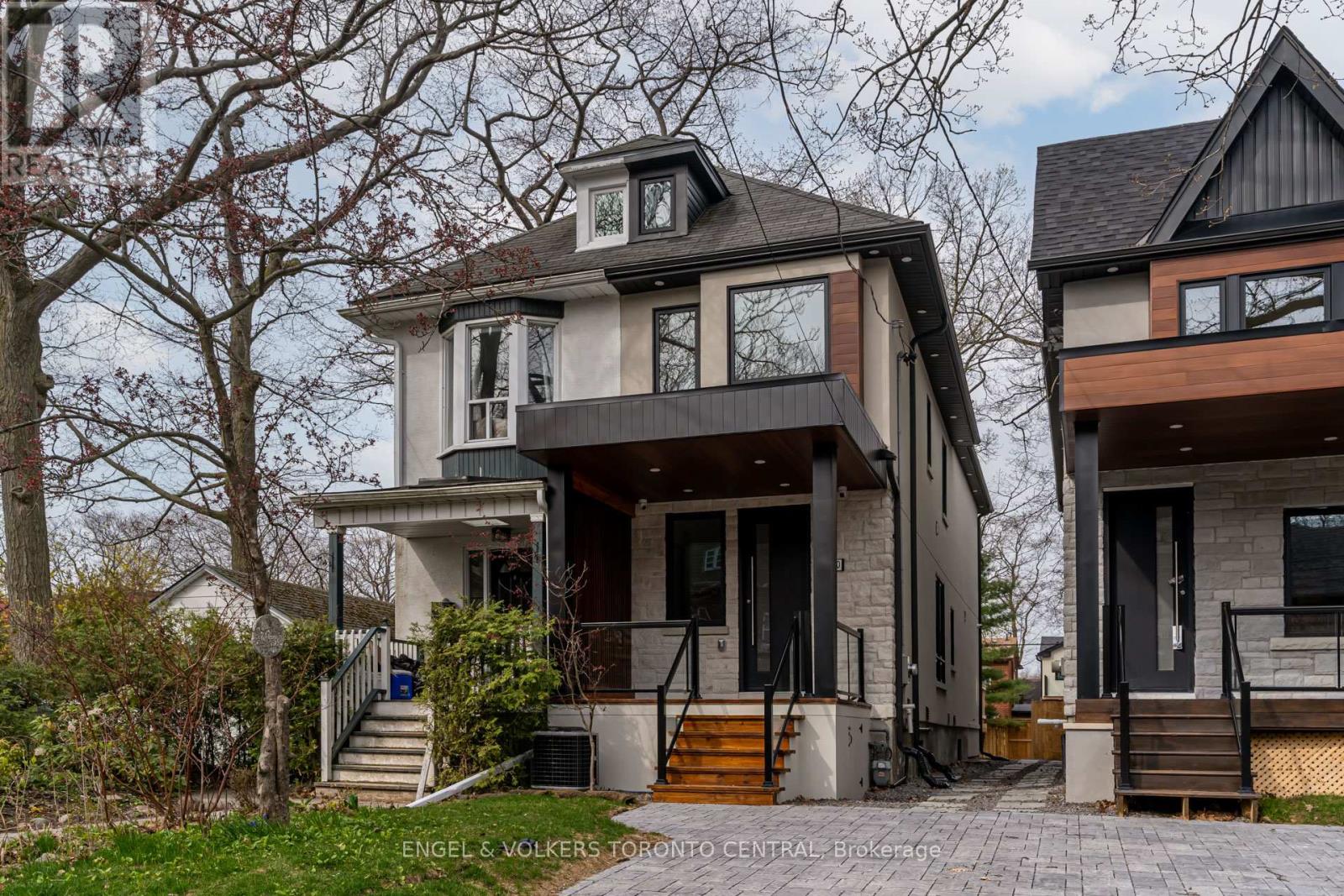 230 Willow Avenue, Toronto, Ontario  M4E 3K7 - Photo 2 - E13673762