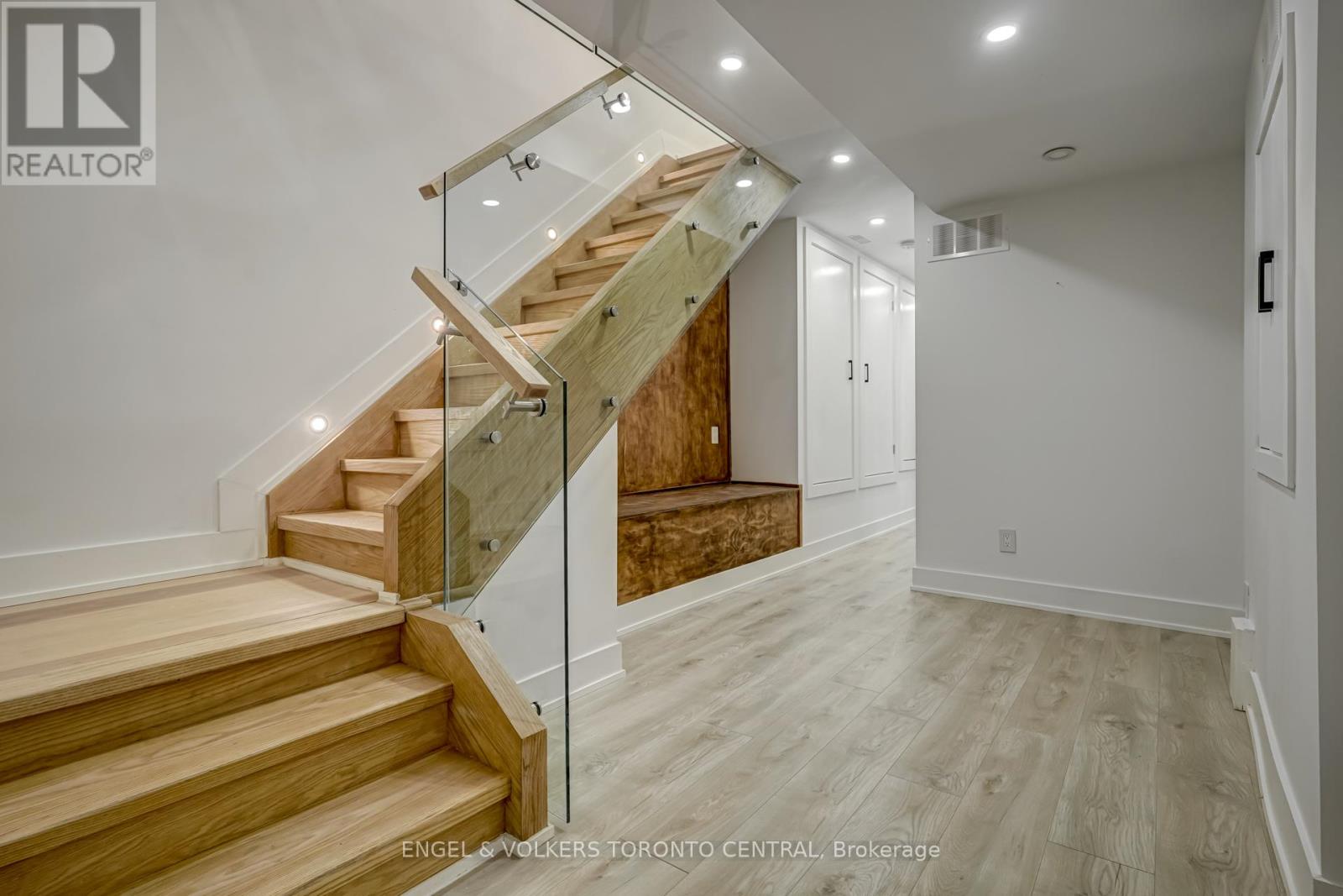 230 Willow Avenue, Toronto, Ontario  M4E 3K7 - Photo 21 - E13673762