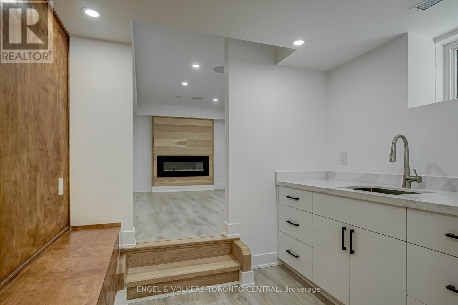 230 Willow Avenue, Toronto, Ontario  M4E 3K7 - Photo 22 - E13673762