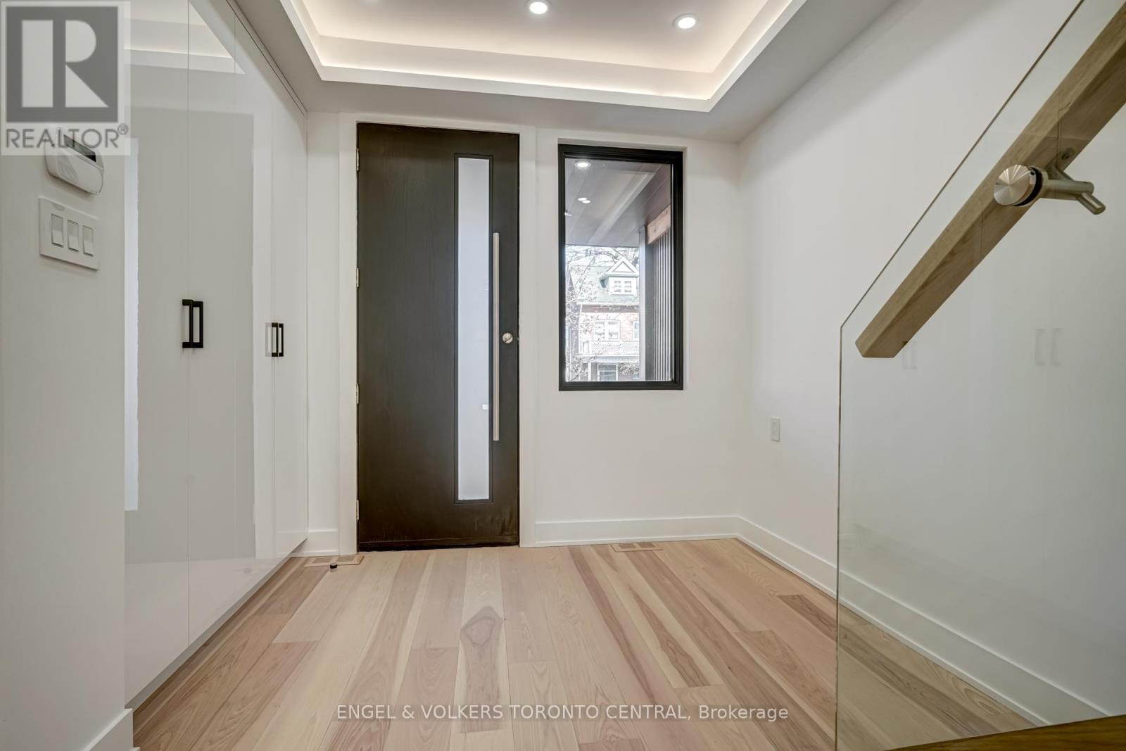 230 Willow Avenue, Toronto, Ontario  M4E 3K7 - Photo 4 - E13673762