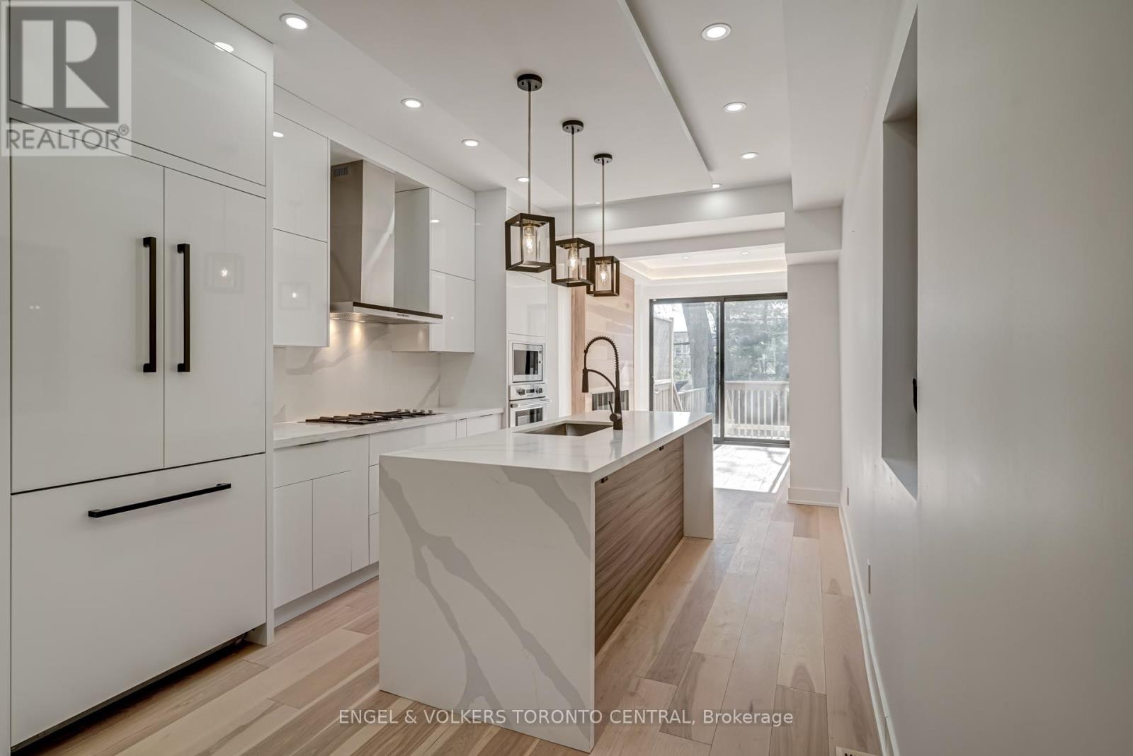 230 Willow Avenue, Toronto, Ontario  M4E 3K7 - Photo 6 - E13673762