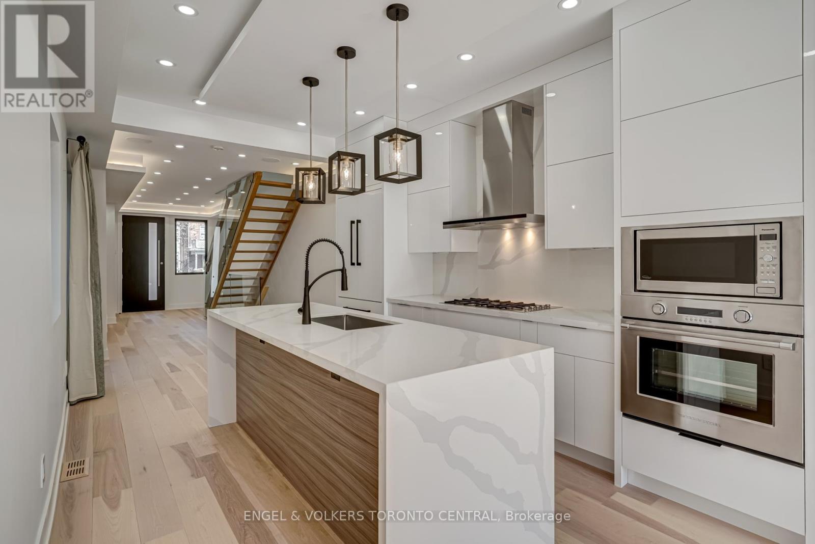 230 Willow Avenue, Toronto, Ontario  M4E 3K7 - Photo 7 - E13673762