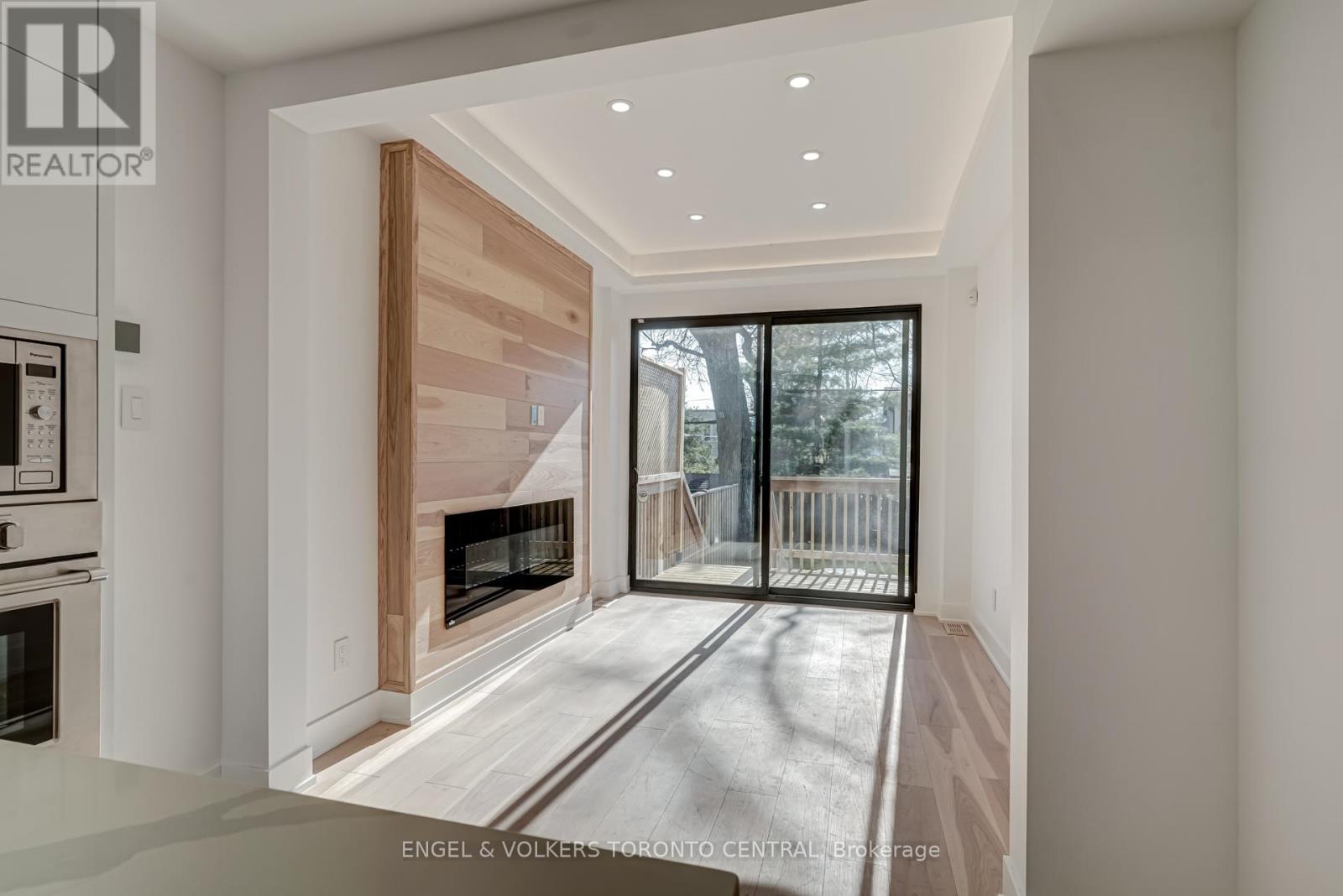 230 Willow Avenue, Toronto, Ontario  M4E 3K7 - Photo 8 - E13673762