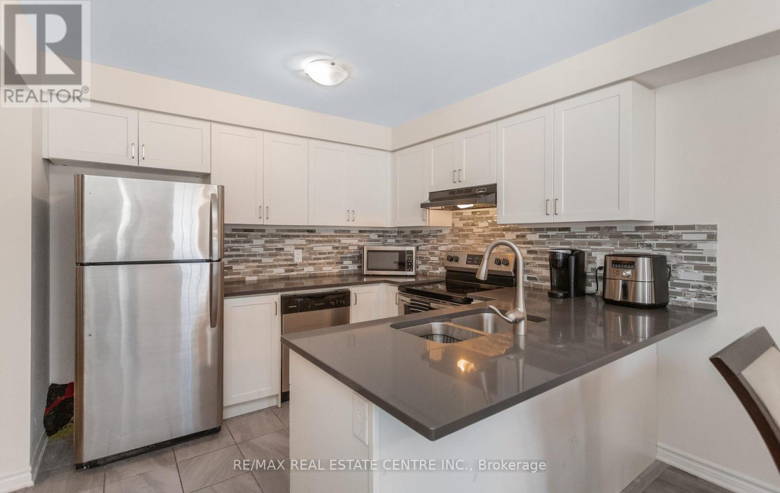 1084 Silk Street, Pickering, Ontario  L1X 0E8 - Photo 13 - E13673772