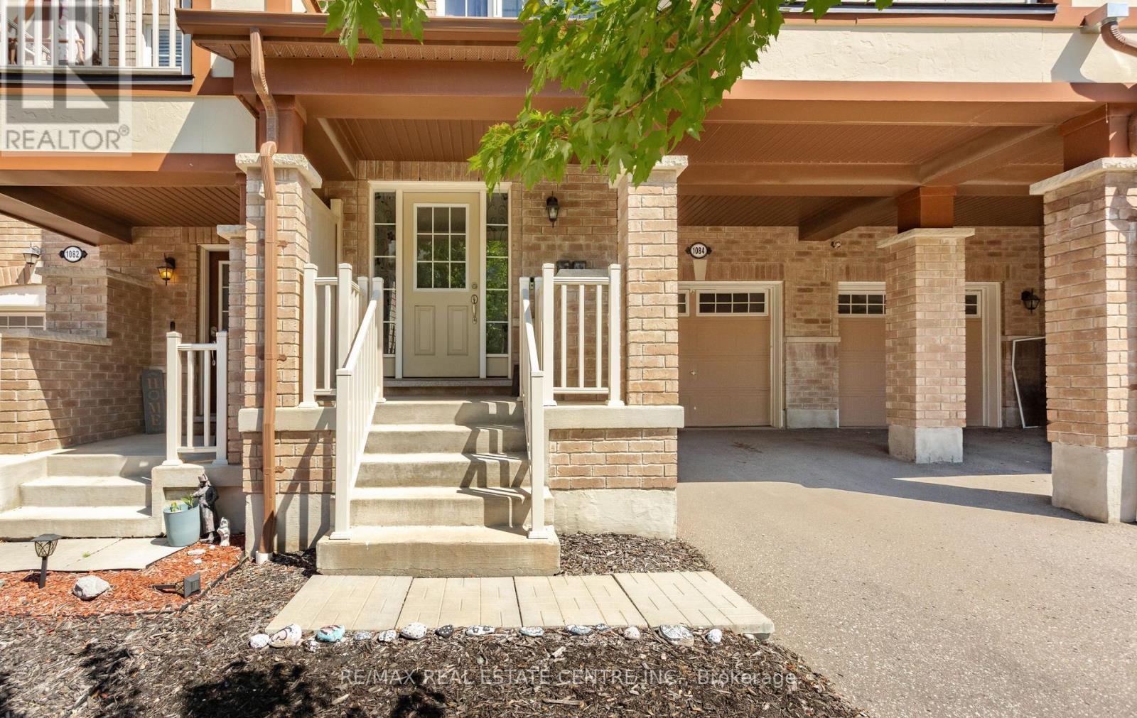 1084 Silk Street, Pickering, Ontario  L1X 0E8 - Photo 3 - E13673772
