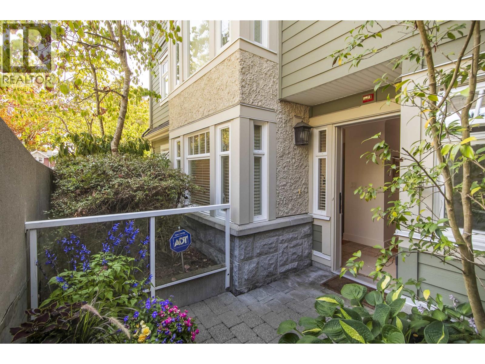 2460 Sasamat Street, Vancouver, British Columbia V6R 4S8 - Photo 12 - R3155653