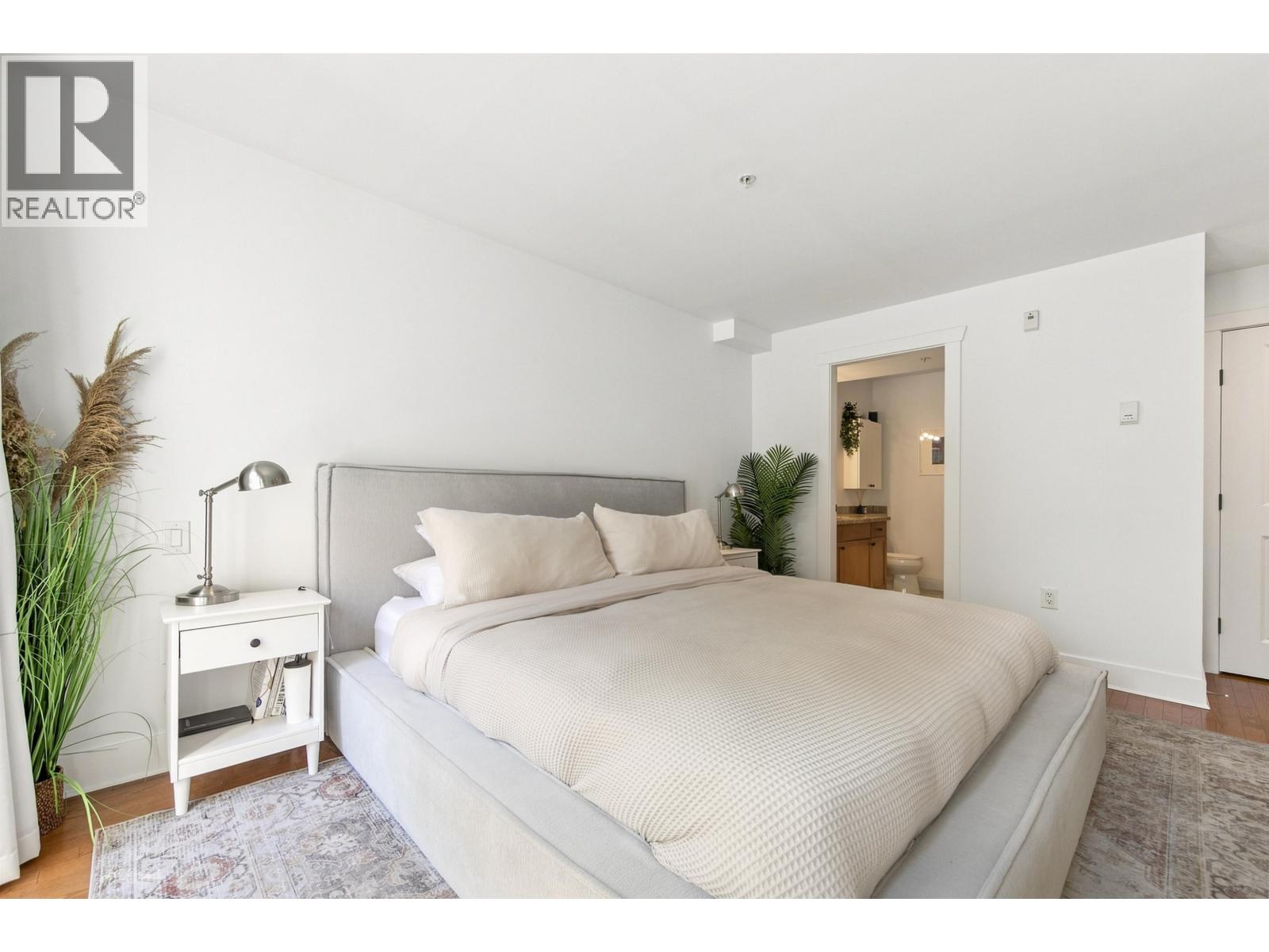 2460 Sasamat Street, Vancouver, British Columbia V6R 4S8 - Photo 14 - R3155653