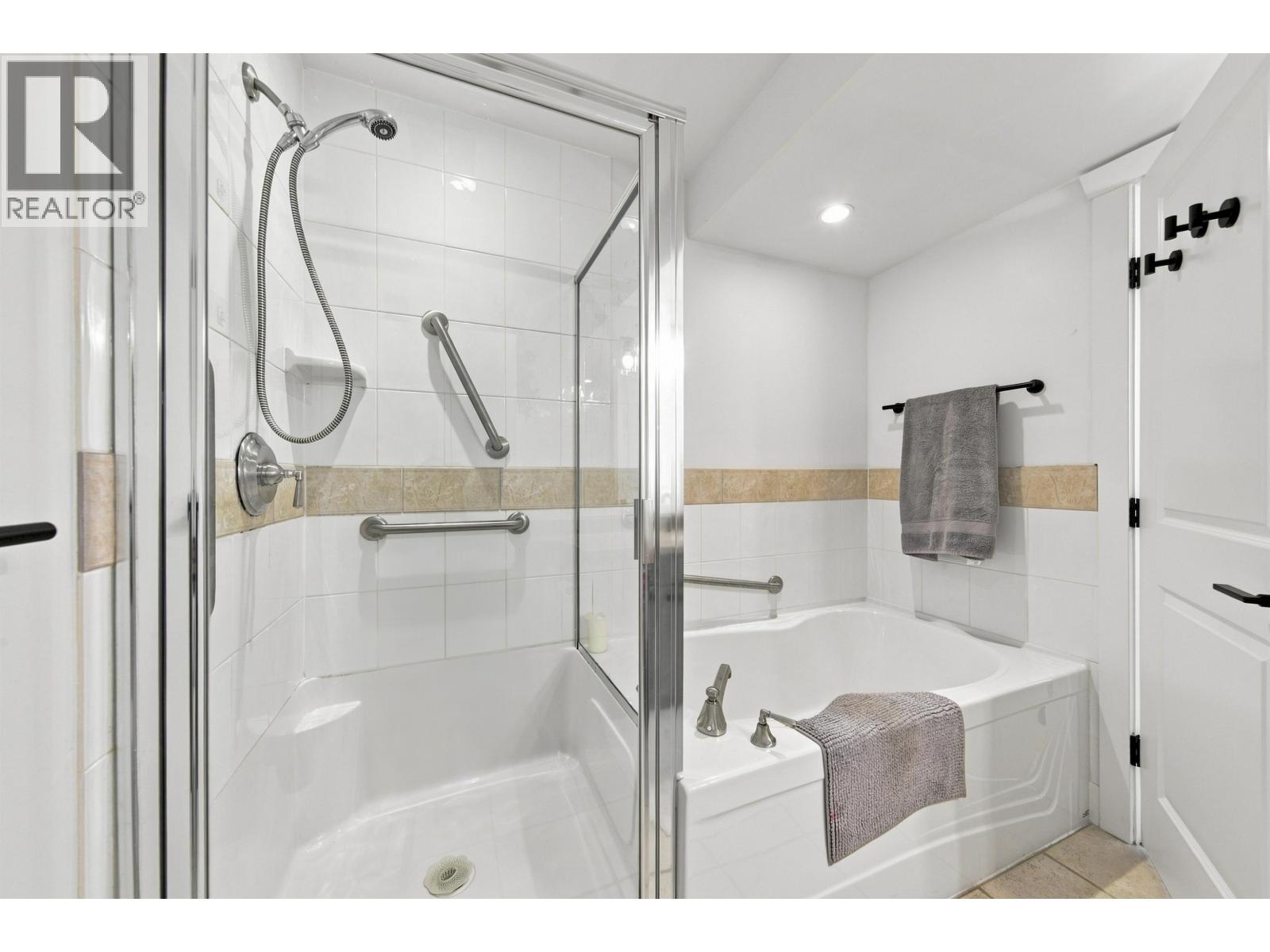 2460 Sasamat Street, Vancouver, British Columbia V6R 4S8 - Photo 16 - R3155653