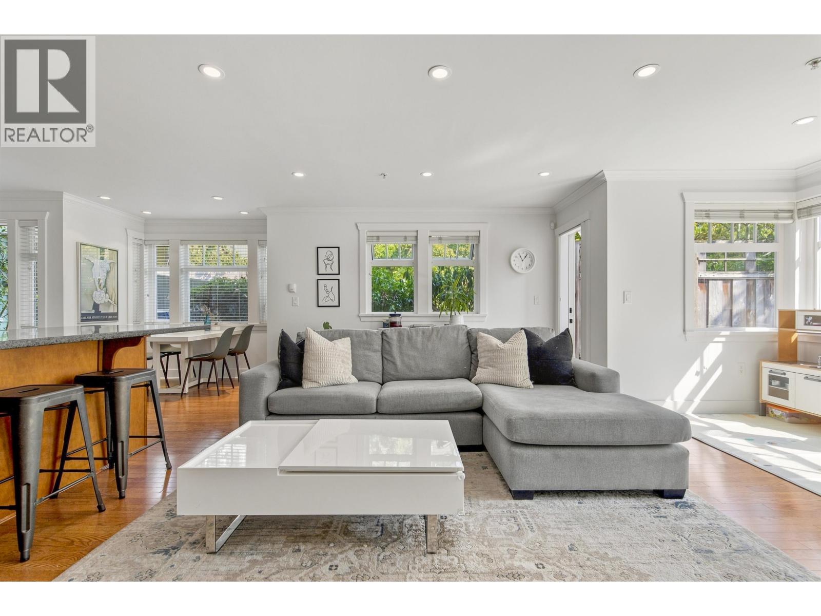 2460 Sasamat Street, Vancouver, British Columbia V6R 4S8 - Photo 2 - R3155653