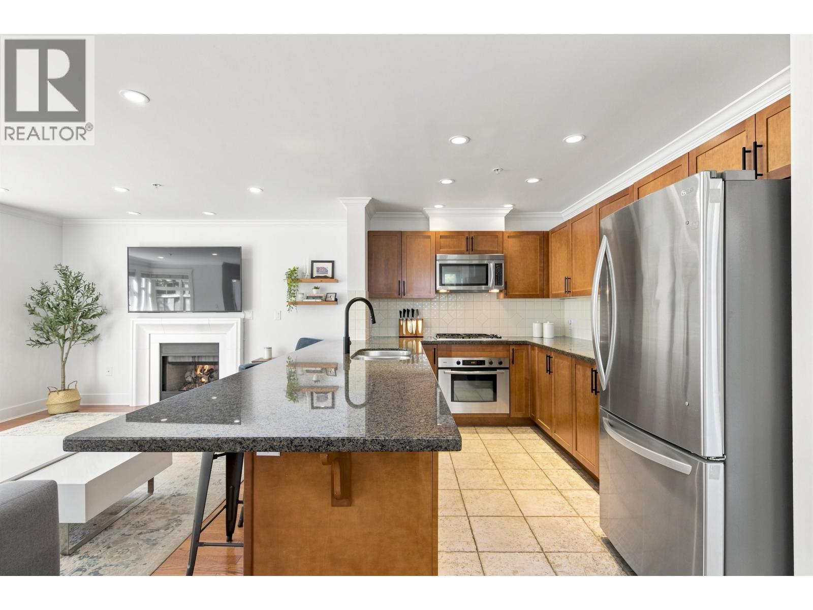 2460 Sasamat Street, Vancouver, British Columbia V6R 4S8 - Photo 7 - R3155653
