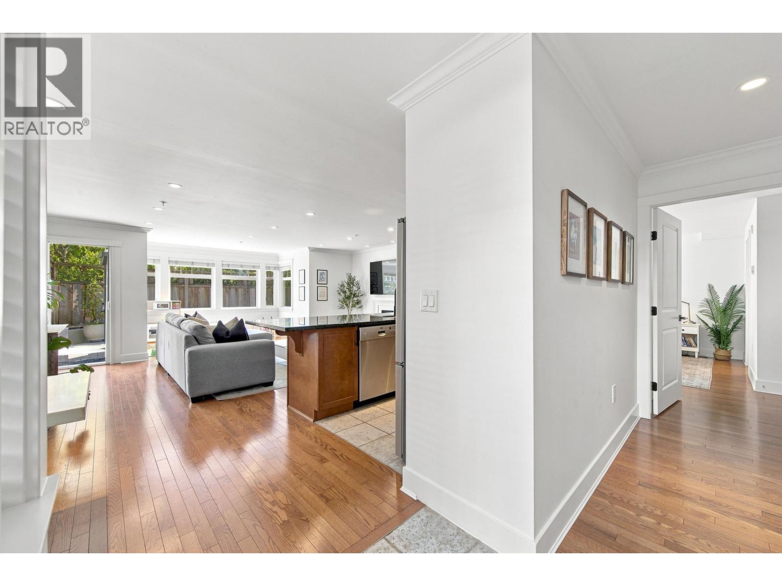 2460 Sasamat Street, Vancouver, British Columbia V6R 4S8 - Photo 8 - R3155653