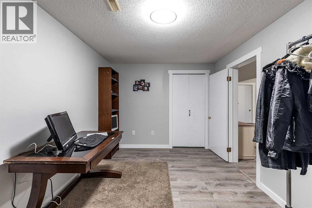 1, 1165 16 Street NE, Medicine Hat, Alberta  T1C 1P7 - Photo 42 - A2298193