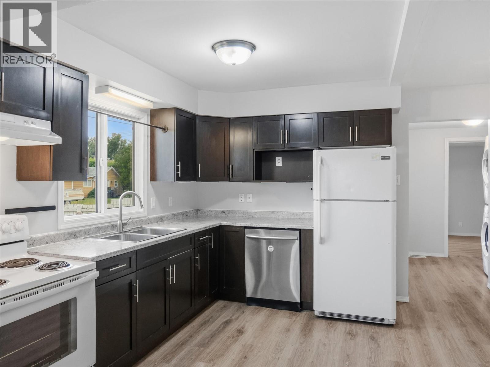 9721 2 Street, Dawson Creek, British Columbia V1G 3K8 - Photo 3 - 10397783