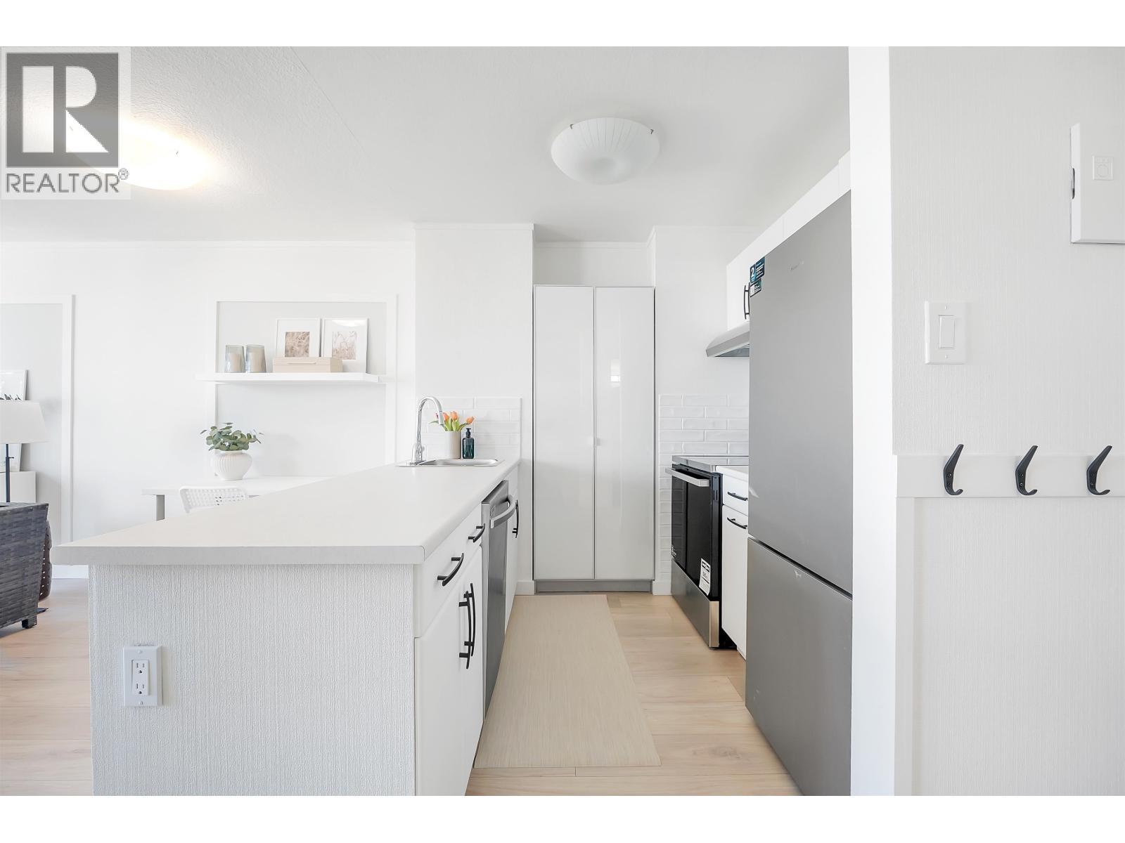611 1330 Burrard Street, Vancouver, British Columbia  V6Z 2B8 - Photo 4 - R3155319