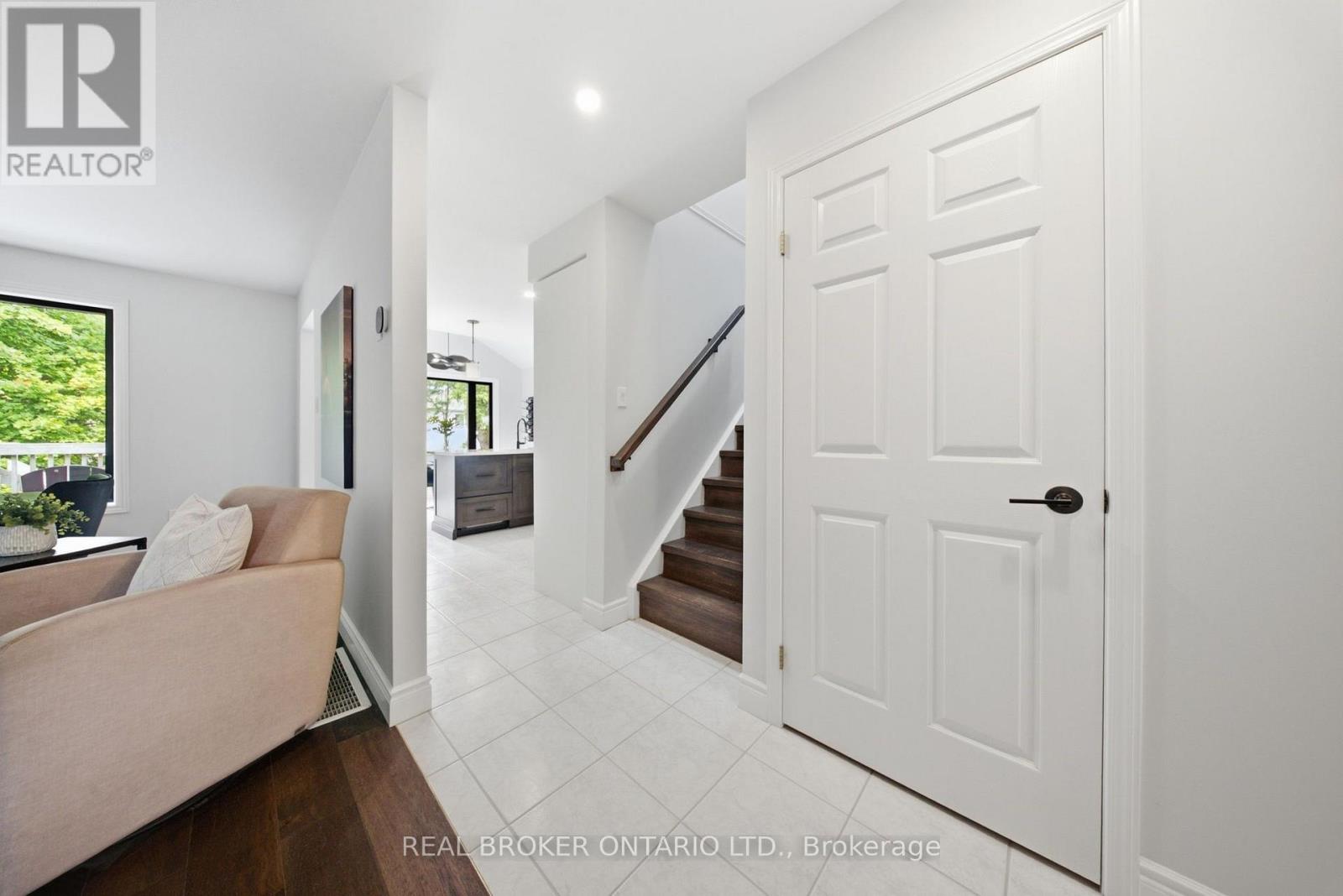 19 Boulder Crescent, Guelph, Ontario N1G 5A3 - Photo 4 - X13673768