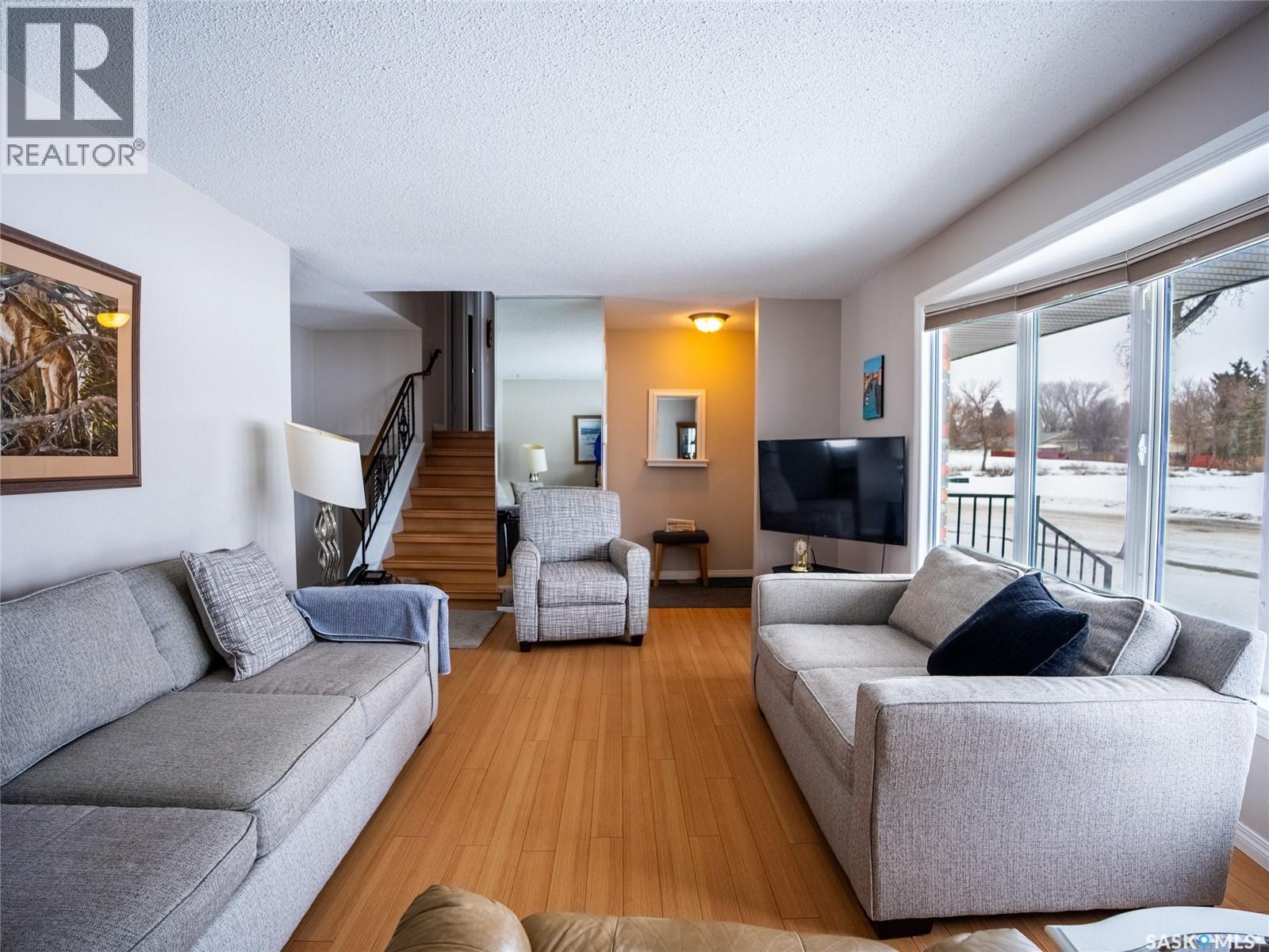 15 Dickinson Crescent, Regina, Saskatchewan  S4R 7K6 - Photo 4 - SK045553