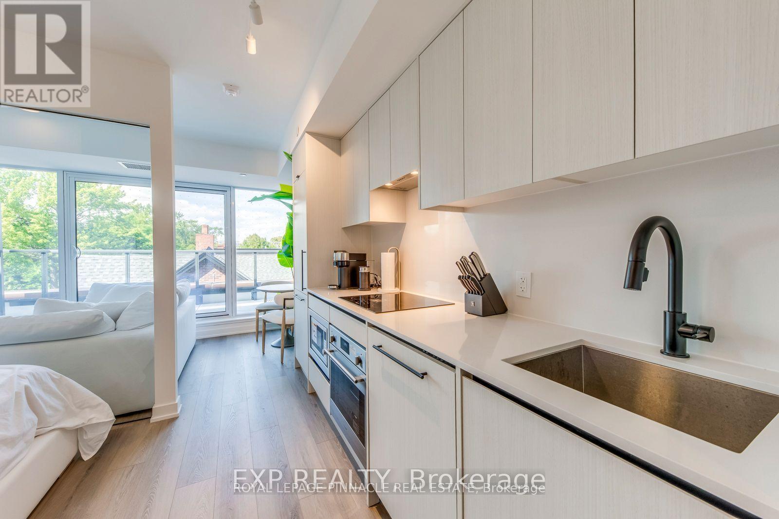 415 - 5 LAKEVIEW AVENUE, Toronto, Ontario