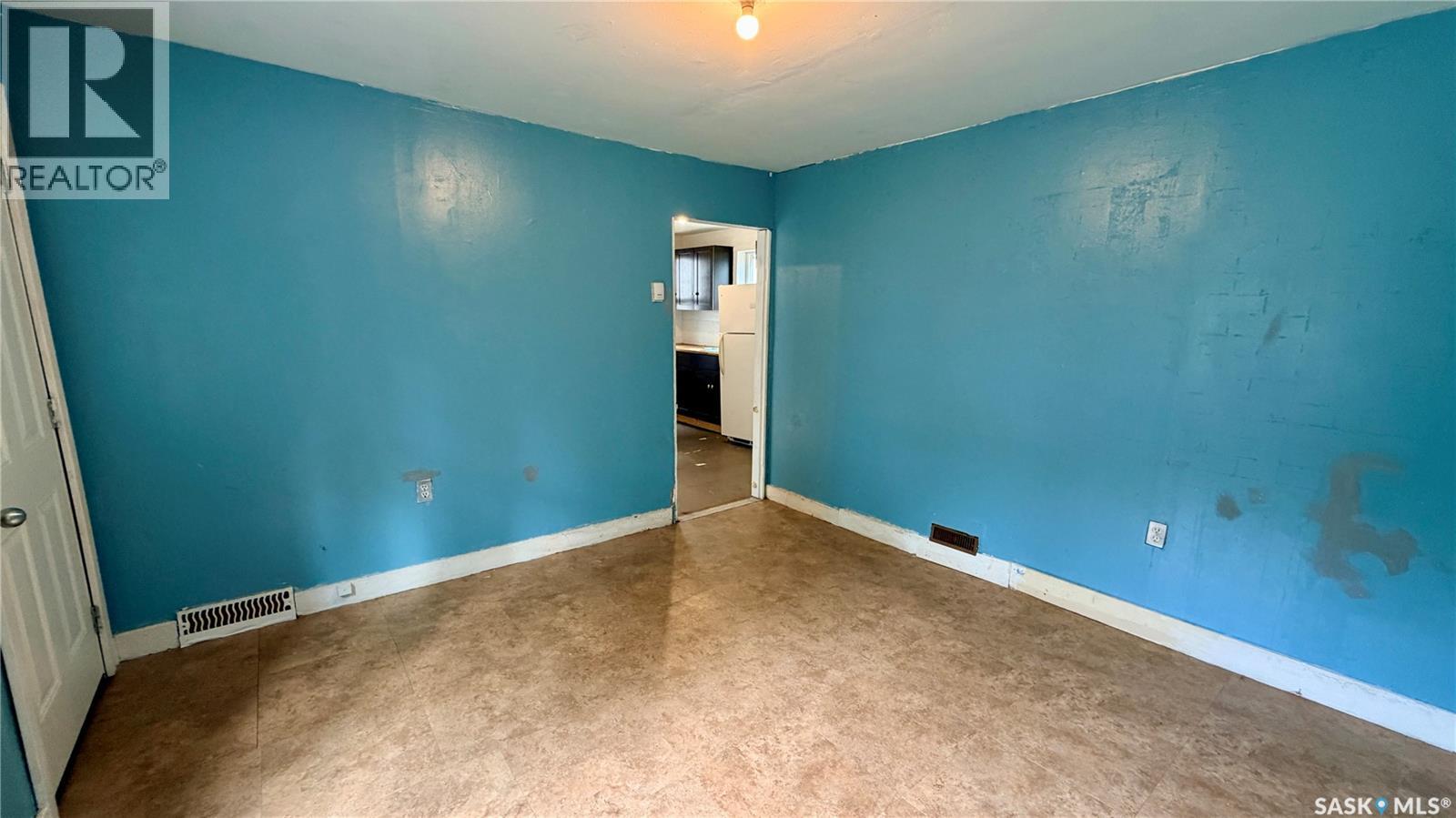 310 6th Street E, Prince Albert, Saskatchewan  S6V 0N1 - Photo 3 - SK041090