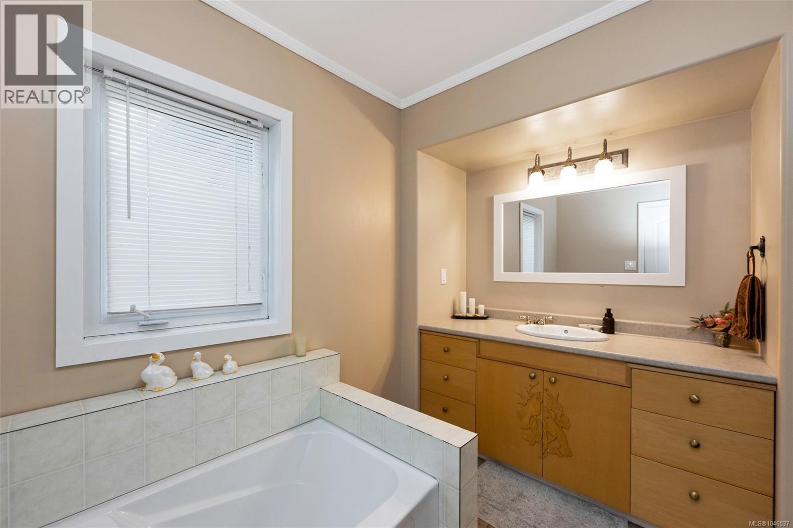 171 Macdonald Rd, Lake Cowichan, British Columbia  V0R 2G0 - Photo 39 - 1046537