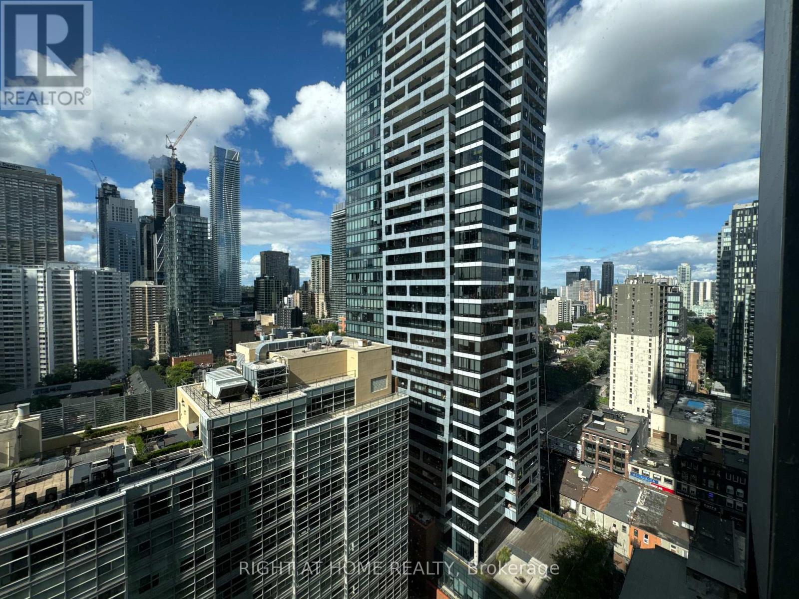 2407 - 24 WELLESLEY STREET W, Toronto, Ontario