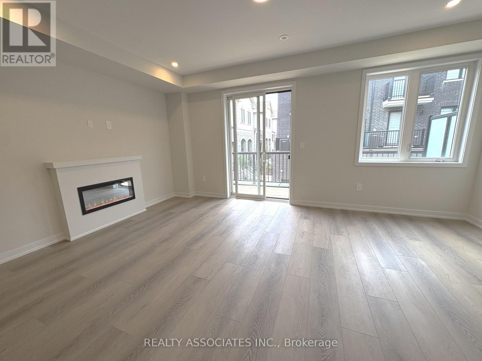 21 Agnes Lane, Richmond Hill, Ontario L4B 0J4 - Photo 2 - N13673824