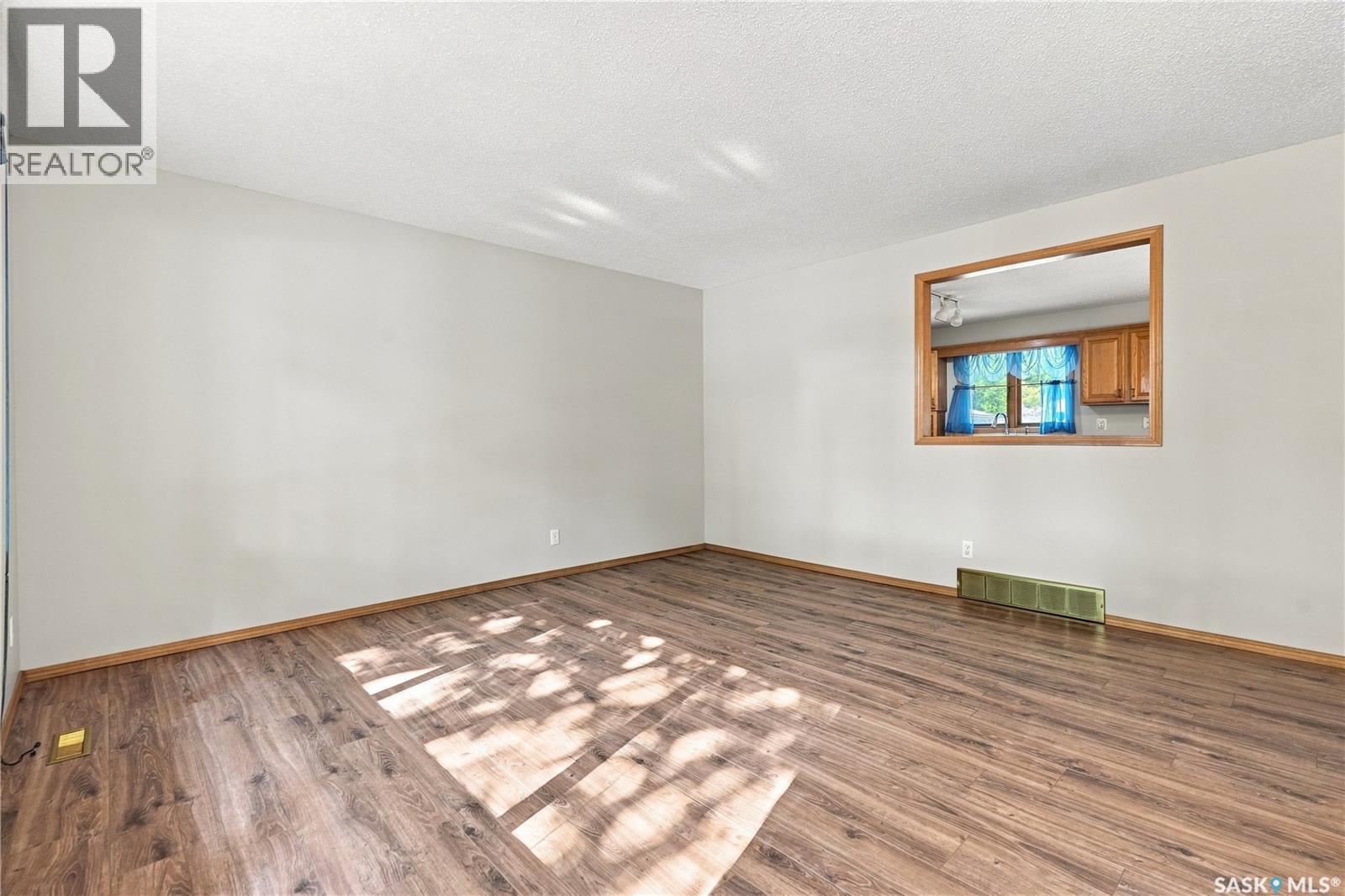 843 N Mcintosh Street, Regina, Saskatchewan  S4R 6H1 - Photo 8 - SK045455