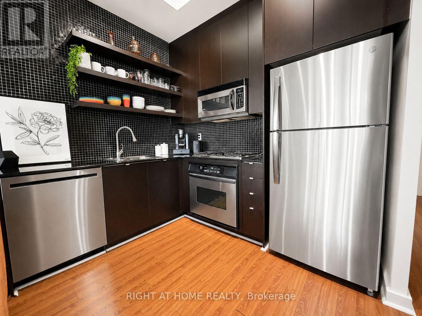 605 - 19 Brant Street, Toronto (Waterfront Communities), Ontario  M5V 2L2 - Photo 3 - C13673874